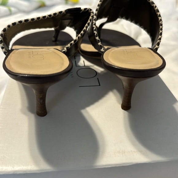 Ann Taylor Loft brown kitten heeled sandals with cream stitching. Size 7.5 - Picture 3 of 8